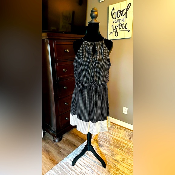 Dresses & Skirts - Chic Polka Dot Dress